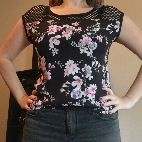 Super cute Express blouse - Picture 2 of 8